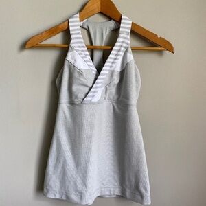 Lululemon Women's Deep Breath Tank Top Gray Stripe Size 4 V-neck Built in Bra